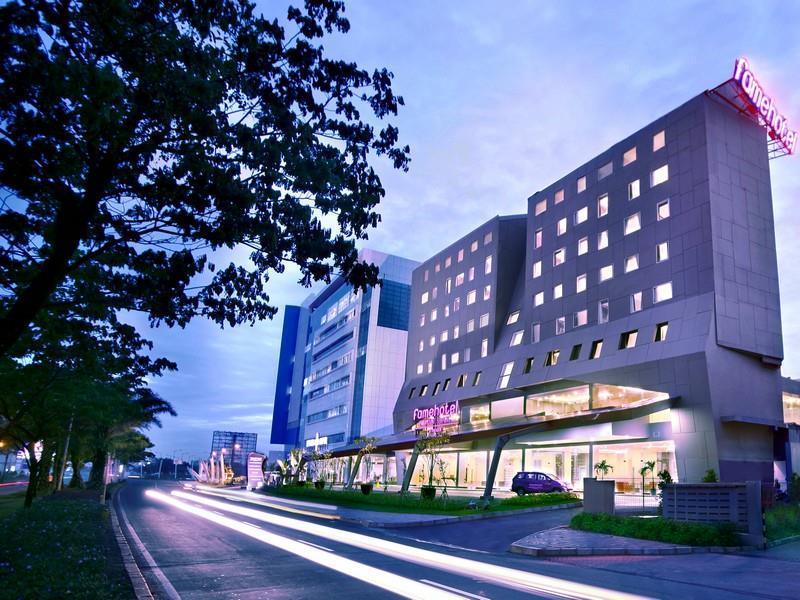 Fame Hotel Gading Serpong Tangerang Exterior foto